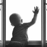 Қазақстанда балалардың терезеден құлауы 85%-ға артты – қауіпті статистика