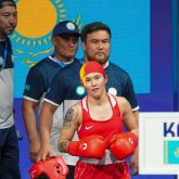 Назым Қызайбай шлемі мен қолғабын аукционға шығарды