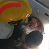 ШҚО-да ойнап жүрген қыз кір жуғыш машинаның ішіне қысылып қалған