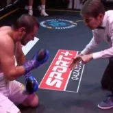 Жеңіліп көрмеген қазақстандық боксшы Өзбекстан спортшысын нокаутқа түсірді (ВИДЕО)