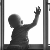 Павлодар облысында тағы бір бала терезеден құлап кетті