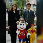 «Не дейсің, Ажарым?!»: Марқұм Оразалының ұлы әкесінің суреттері мен сөздерін бөлісті (ФОТО)