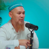 «Үлкендігі есікпен бірдей»: Имам жынмен қалай алысқанын айтып берді (ВИДЕО)