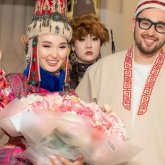 «Қорқып отырмыз»: Отбасымен шетелге көшіп кеткен белгілі блогер жайсыз хабармен бөлісті (ВИДЕО)