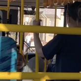 Атырауда автобус ішінде құсып қойған баланың анасына жүргізуші еден жуғызып қойған (ВИДЕО)