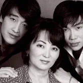 «Қайраттың дауысы жоқ, Гүлзира көре алмады»: Әнші Сырым Исабаев жан сырын ақтарды (ВИДЕО)