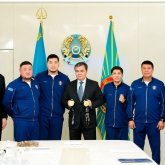 Санжар Тәшкенбай мен Айбек Оралбайға 30 млн теңгеден берілді