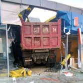 Костанайда жантүршігерлік оқиға – жүк көлігі бензин құю станциясына кіріп кетті