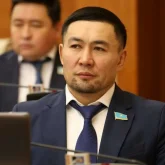 «Таза Алдар көсе екен ғой»: Ардақ Назаровтың тағы бір видеосы жұрттың сынына ілікті (ВИДЕО)