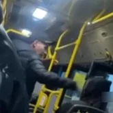 Петропавлда мас еркек автобуста 12 жастағы оқушыны ұрып кетті (ВИДЕО)