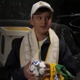 Өзбекстандық жанкүйер «Қайрат» - «Реал» матчына кіре алмаса да, қолтаңбалы допқа ие болды