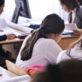 Мектеп пен мешіт арасындағы көзге көрінбейтін шекара: Дін мен дәстүр қай кезде қақтығысады?