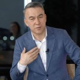 «Әзіл емес, нағыз келеке ету»: Есен Елеукенмен қалжыңдасқан журналист сынға қалды (ВИДЕО)