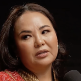 «Онсыз да бақытты болады»: Гүлнұр Мамасарипова тұрмысқа шықпаған қыздарға кеңес берді (ВИДЕО)