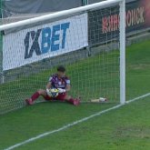 Шерхан Қалмұрза 50 метрден соққан допты қайтара алмай, жанкүйерлердің сынына қалды