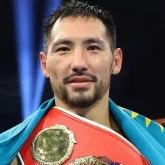 Жәнібек Әлімханұлы үш чемпиондық белбеу үшін жекпе-жек өткізеді