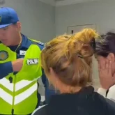 «Сегіз баланың анасымын»: Шымкентте шетелдік қыздар қайырымдылықты сылтауратып, алаяқтық жасаған