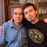 «Енді бәрі жоқ, енді бәрі тоқтады»: Ердос Қанаев әкесін жоқтап жазба жариялады