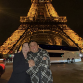 «Уәде бердім, орындадым»: Әнші Заттыбек әйелінің туған күнін Париж төрінде атап өтті (ВИДЕО)