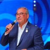 «Бұл әнді 37 жыл айттым»: Нұрлан Өнербаев «Анашым» әнін орындау құқығынан айырылды (ВИДЕО)