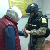 Шымкентте мемлекеттік қызметкерден 10 млн теңге талап еткен блогер ұсталды