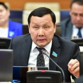 «Менің жалғыз әйелім бар»: Абзал Құспан тоқалдықты не үшін заңдастыру керегін айтты