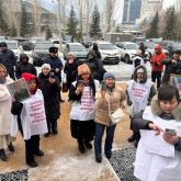 Әскери қызметте қаза тапқан сарбаздардың аналары митингіге шықты