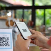 Бірегей, бірақ түгел емес: неге Қазақстан банктері ортақ QR-ға әлі толық өтпеді?