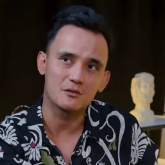 «Қуаныштың көз жасы»: Әли Оқапов сахнада жылап жіберді (ВИДЕО)