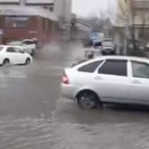 Семейде көшелерді су шайды: халық жыл сайын қайталанатын апатқа ашулы