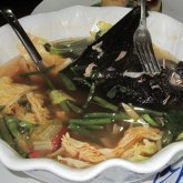 «Ашыған сорпа, өлі тышқан»: Алматыда мектеп асханасында масқара жағдай болды