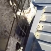 Тұрғындарды су басып жатыр, ал жауаптылар үнсіз: Қызылордадағы көпқабатты үй апатты күйге түсті