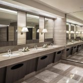 «Тамағына шанышқы тақаған»: Ақтөбеде ер адам дәмхана әжетханасында қызды зорламақ болды