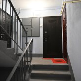 Таразда ер адам 83 жастағы қарияны подъезде пышақтап кеткен