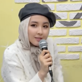 «Дауысы ерекше, жағымды»: Айдана Меденова қайта ән айта бастады (ВИДЕО)