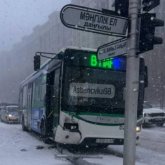 Астанада автобус бағанға соғылды