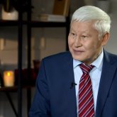 «Қазақтың ажырасу мен ойнастық қылғаннан басқа проблемасы жоқ»: Асқар Жұмаділдаев қазіргі қоғам туралы