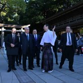 Тоқаев Жапонияда Мейджи Джингу ғибадатханасын аралап көрді (ВИДЕО)