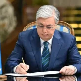 «Соңына өшпес із қалдырды»: Тоқаев Асанәлі Әшімовтің отбасына көңіл айтты