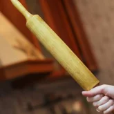 Атырауда 41 жастағы ер адам әйелін оқтаумен ұрып өлтірді