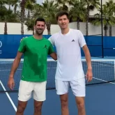 Бейбіт Жұқаев аңыз теннисші Новак Джоковичпен бірге жаттығып жүр (ФОТО)