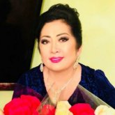 Ерке Есмахан Мақпал Жүнісоваға ерекше сыйлық жасады (ВИДЕО)