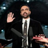 Нью-Йорктің алғашқы мұсылман мэрі Құран ұстап, халық алдында ант берді