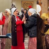 «Әр шаңыраққа нәсіп етсін»: Жанболат пен Жазира болашақ келіндеріне ән арнады (ВИДЕО)