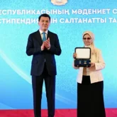 Бауыржан Момышұлының туыстарына Президент атынан Алтын жұлдыз бен «Отан» орденін тапсырды