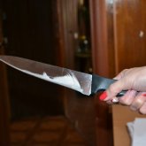 «Тағы бір әйелге қол жүгірткен»: Екібастұзда келіншек ер адамды пышақтап өлтірді