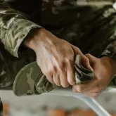 Алматыда жаттығу кезінде сарбаз өз аяғына оқ атып жіберген