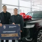 Бапкер Қайрат Сәтжановқа Астанадан пәтер мен қымбат көлік сыйға тартылды