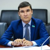 «Бала кезден рингтен тыс жерде күш қолданба деп үйретті» – Серік Сәпиев