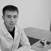 «Бақұл бол...»: Жаңаөзенде өлтірілген дәрігерге әріптестері жазба арнады (ФОТО)